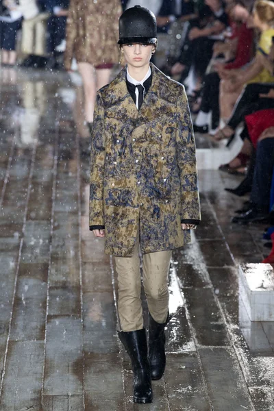 Look 3